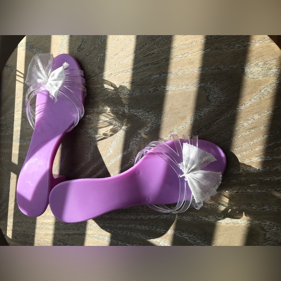 Purple princess heels “What kids want” brand. 7” footbed (measured on an angle) - Picture 3 of 5